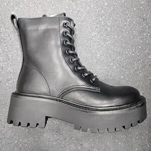 DREAM PAIRS Women’s Black Platform Combat Boots Lace Up Lug Sole